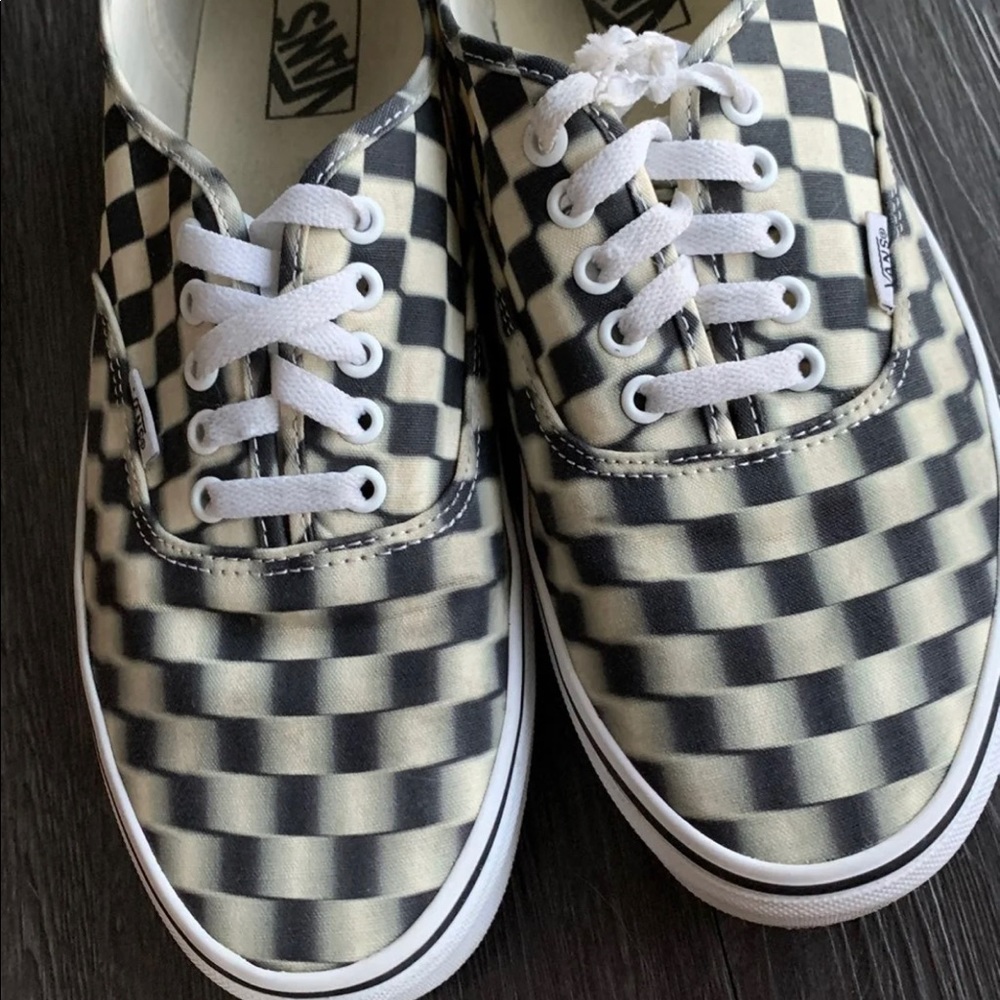 Vans checkered blur